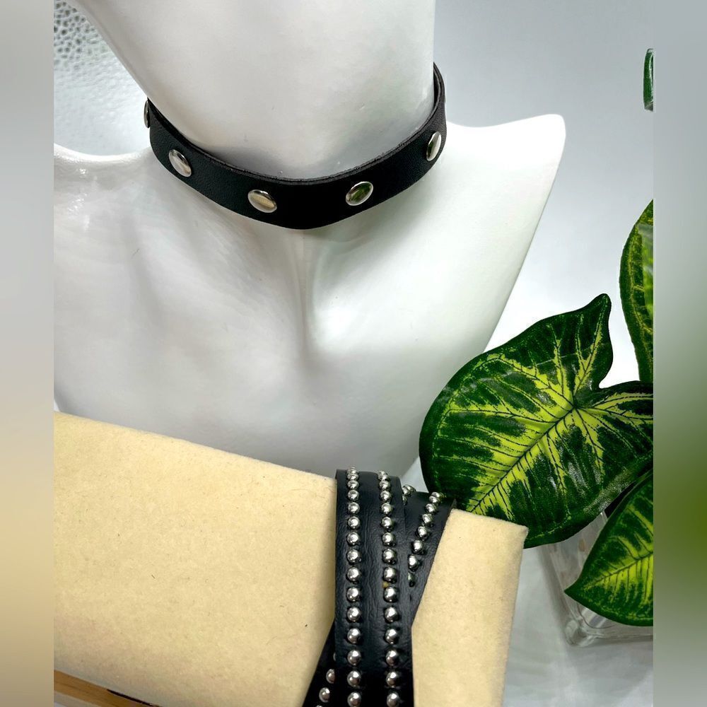 Black Leather 2-piece l Silver-studded l Buckle Choker & Wristband Wrap l New
